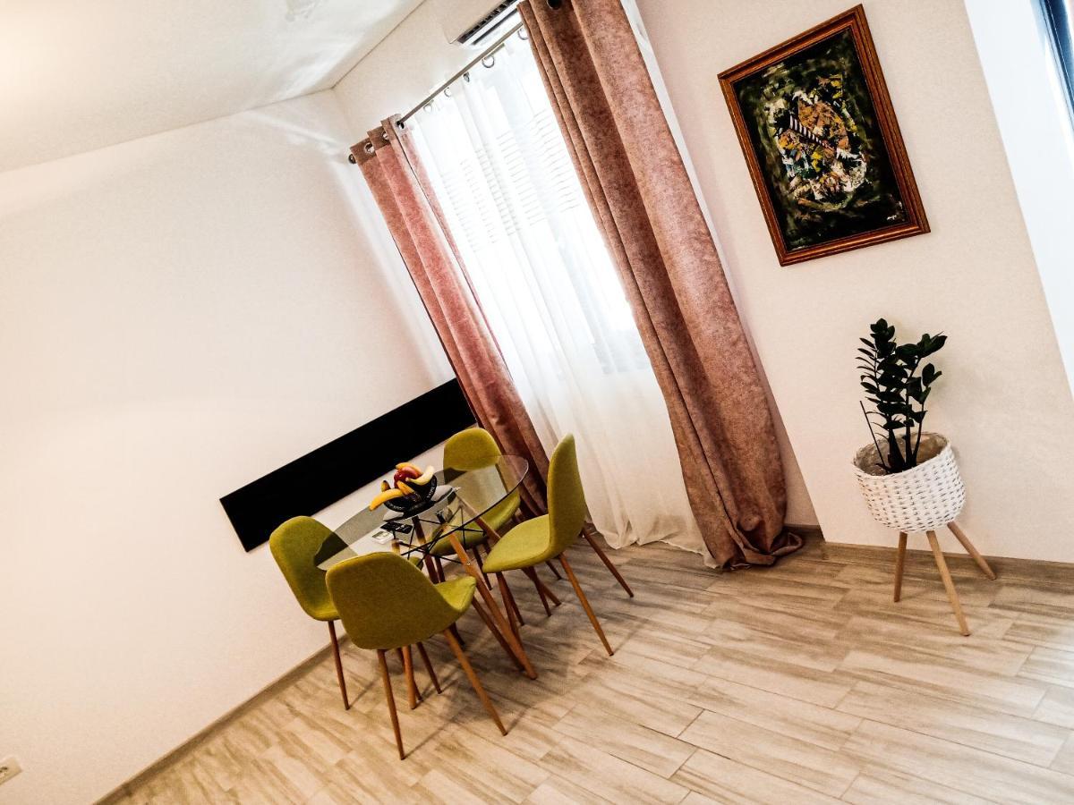 Ric Apartament Navodari Bagian luar foto